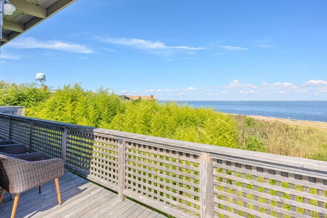 15 Dune Way, Seaview, NY 11770