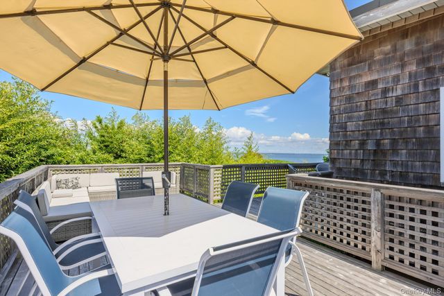 15 Dune Way, Seaview, NY 11770