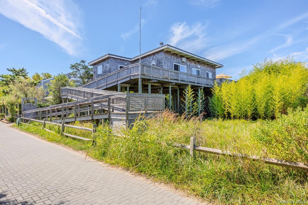 15 Dune Way, Seaview, NY 11770