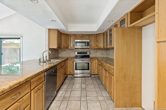 16702 Hunting Valley, San Antonio, TX 78247