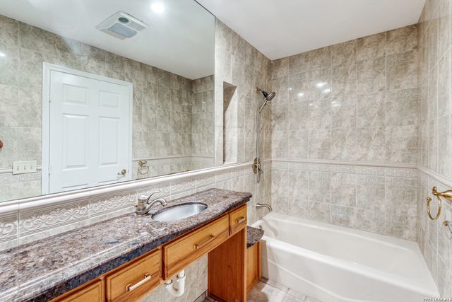16702 Hunting Valley, San Antonio, TX 78247