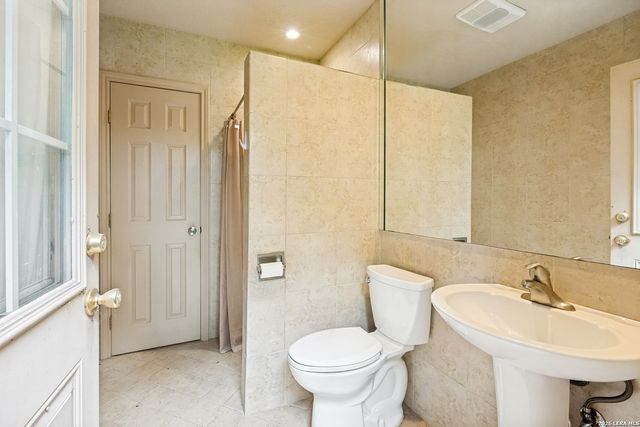 16702 Hunting Valley, San Antonio, TX 78247