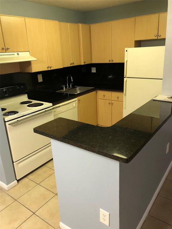 7130 NW 179th St 209, Hialeah, FL 33015