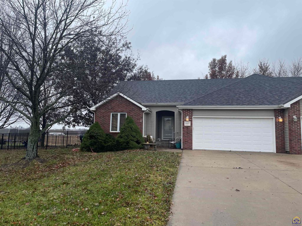 1117 Columbine DR, Holton, KS 66436