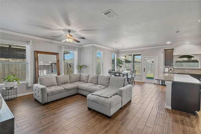 2269 Tallow Dr, Portland, TX 78374