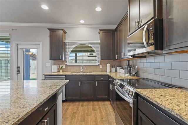 2269 Tallow Dr, Portland, TX 78374