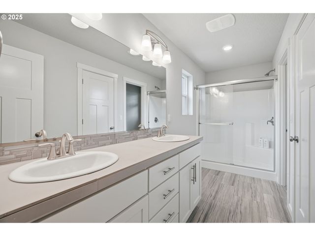 2618 Nw SHADDEN Dr, Mc Minnville, OR 97128