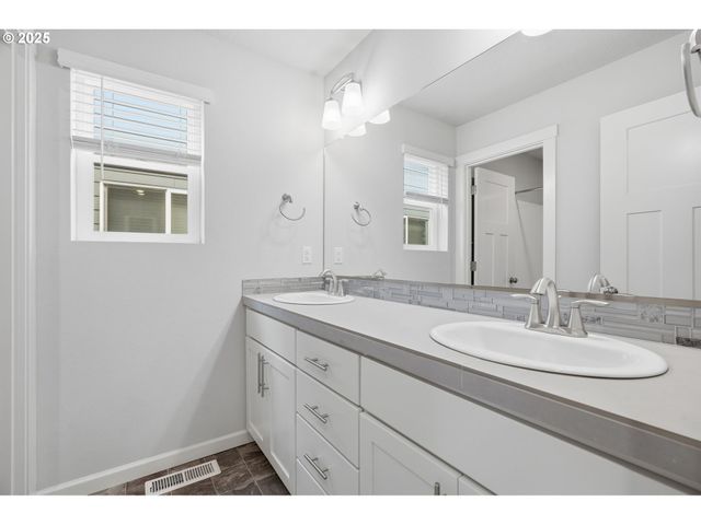 2618 Nw SHADDEN Dr, Mc Minnville, OR 97128