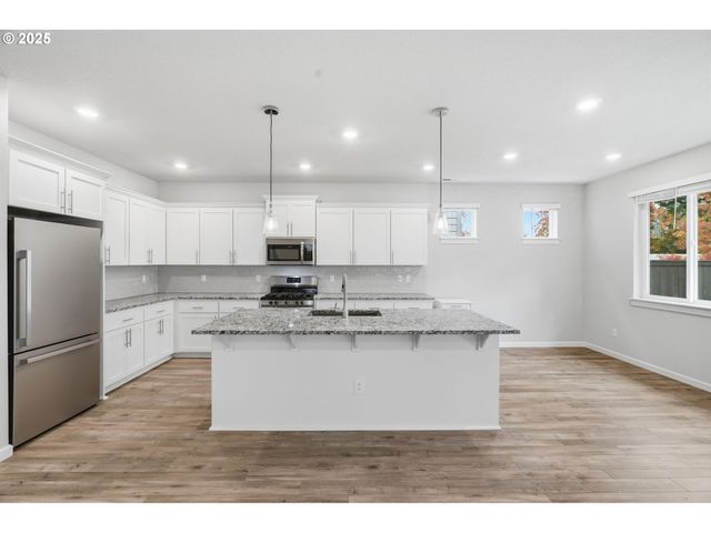 2618 Nw SHADDEN Dr, Mc Minnville, OR 97128