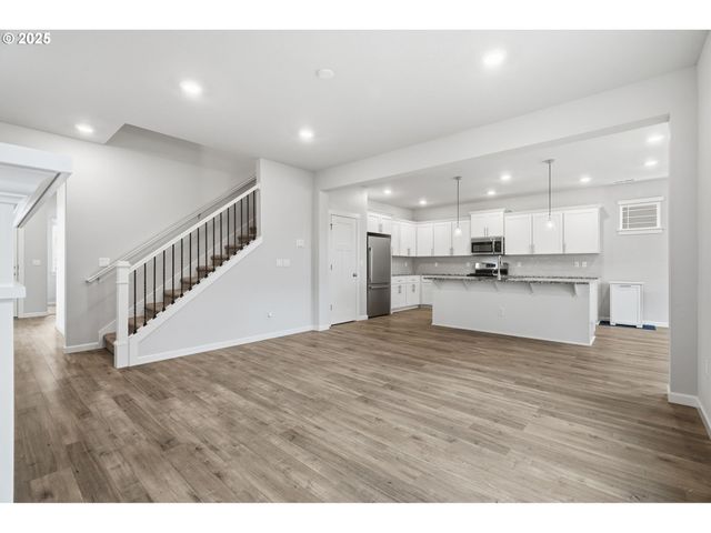 2618 Nw SHADDEN Dr, Mc Minnville, OR 97128