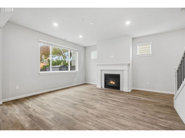 2618 Nw SHADDEN Dr, Mc Minnville, OR 97128