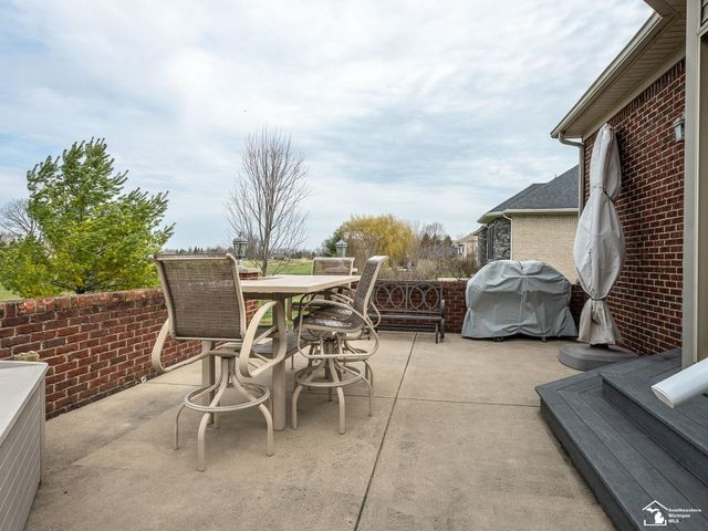 1033 Saint James Park Avenue, Monroe Twp, MI 48161