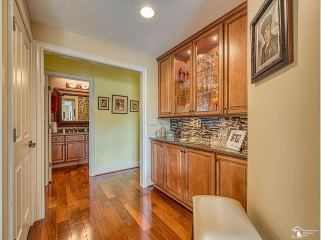 1033 Saint James Park Avenue, Monroe Twp, MI 48161