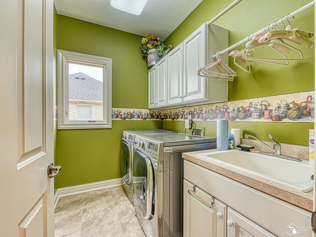 1033 Saint James Park Avenue, Monroe Twp, MI 48161
