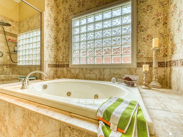 1033 Saint James Park Avenue, Monroe Twp, MI 48161