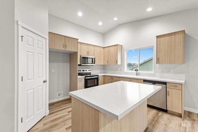 306 W 17th Ave, Jerome, ID 83338