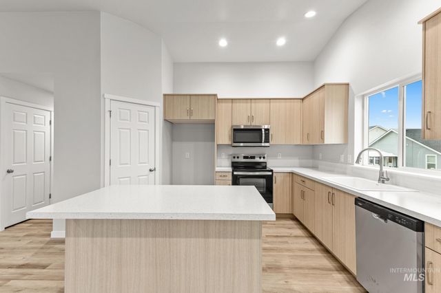 306 W 17th Ave, Jerome, ID 83338