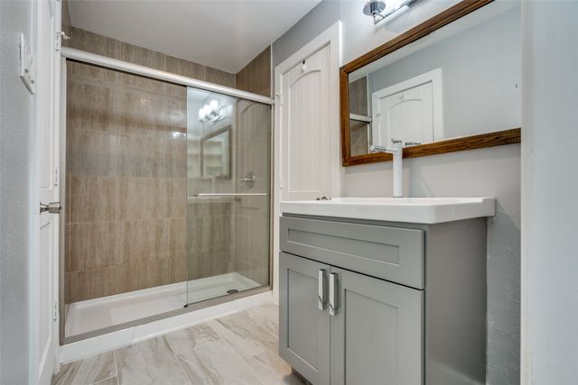 2910 S Country Club Road, Garland, TX 75043