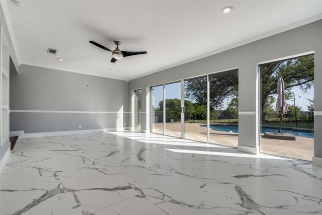 2910 S Country Club Road, Garland, TX 75043