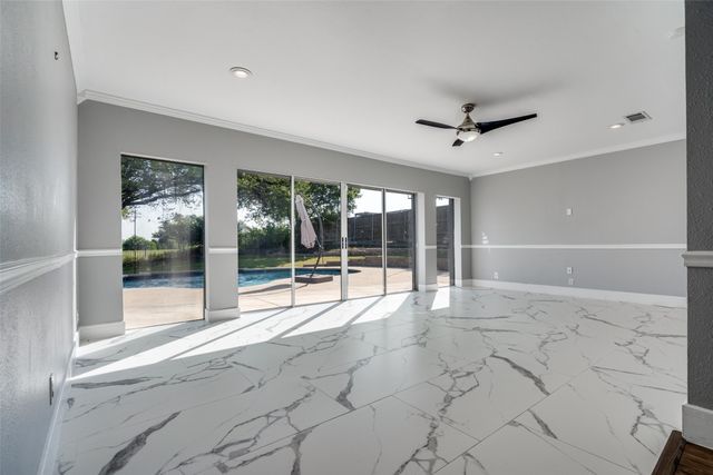 2910 S Country Club Road, Garland, TX 75043