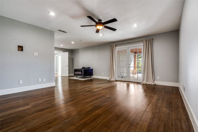 2910 S Country Club Road, Garland, TX 75043