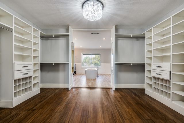 2910 S Country Club Road, Garland, TX 75043