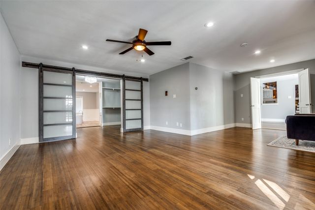 2910 S Country Club Road, Garland, TX 75043