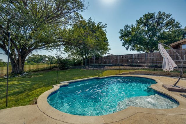 2910 S Country Club Road, Garland, TX 75043