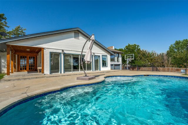 2910 S Country Club Road, Garland, TX 75043