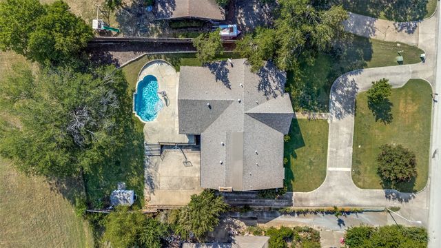 2910 S Country Club Road, Garland, TX 75043