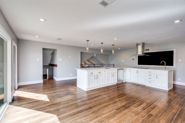 2910 S Country Club Road, Garland, TX 75043