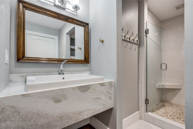 2910 S Country Club Road, Garland, TX 75043