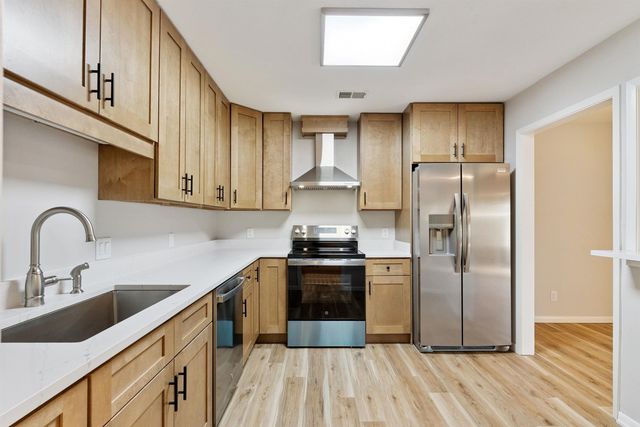 3446 Kingswood Place, Waterloo, IA 50701