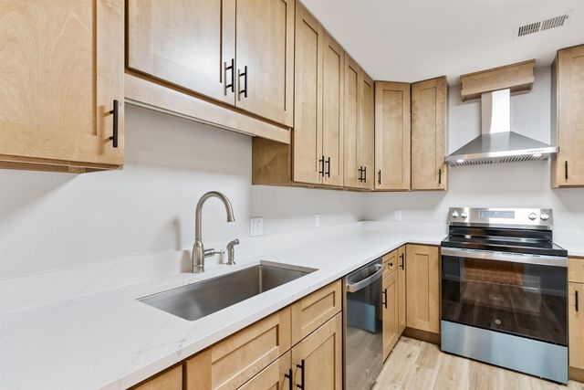 3446 Kingswood Place, Waterloo, IA 50701