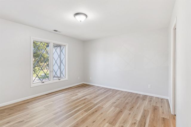 3446 Kingswood Place, Waterloo, IA 50701