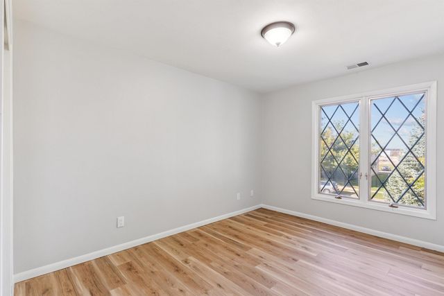 3446 Kingswood Place, Waterloo, IA 50701