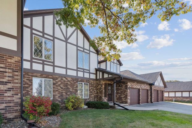 3446 Kingswood Place, Waterloo, IA 50701