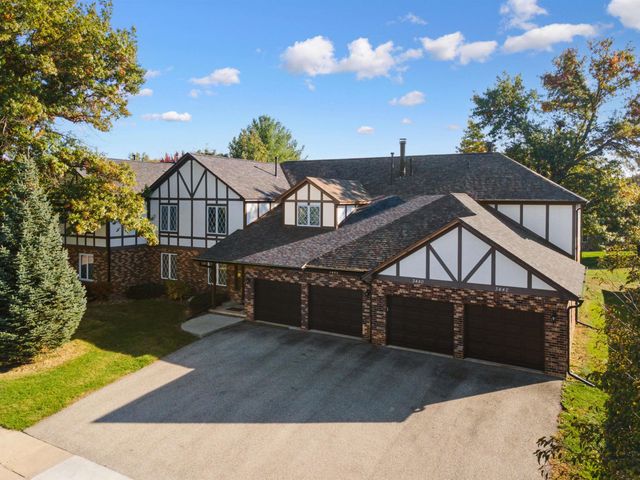 3446 Kingswood Place, Waterloo, IA 50701