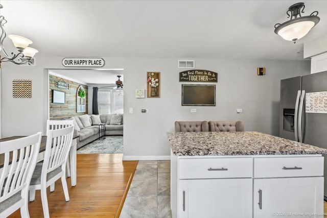 8836 W 93rd Place, Hickory Hills, IL 60457