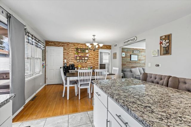 8836 W 93rd Place, Hickory Hills, IL 60457