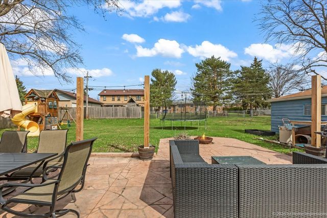 8836 W 93rd Place, Hickory Hills, IL 60457