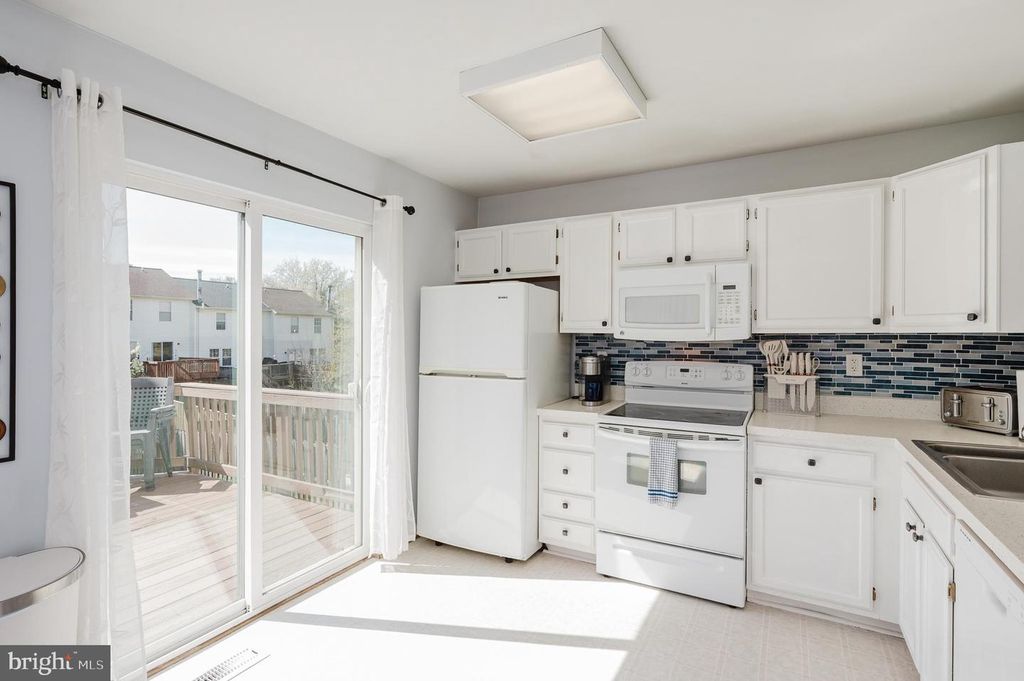 Image 12 of property listing at 304 SUNRAY CT, Abingdon, MD 21009