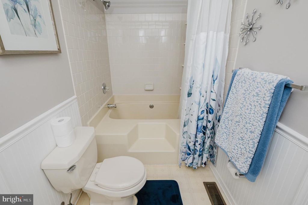 Image 25 of property listing at 304 SUNRAY CT, Abingdon, MD 21009