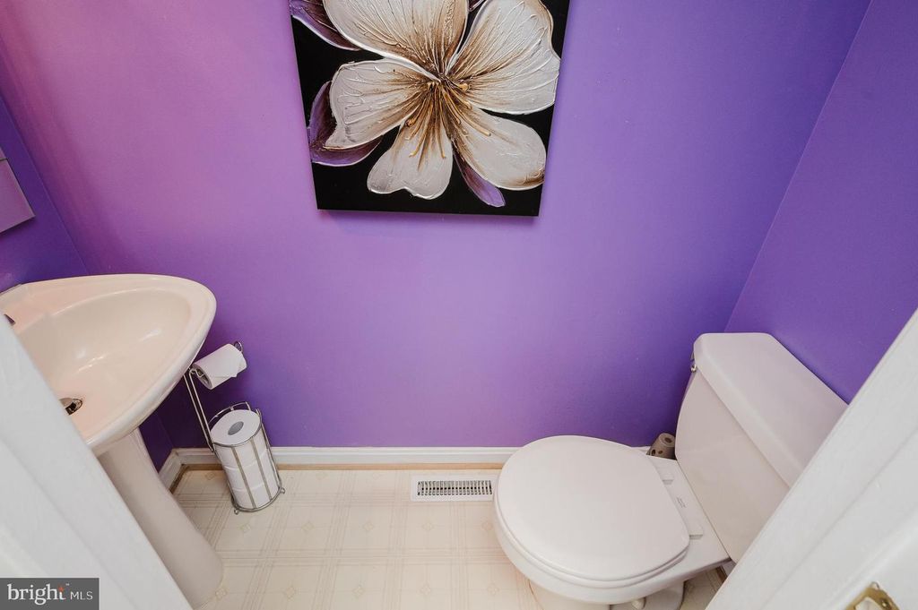 Image 6 of property listing at 304 SUNRAY CT, Abingdon, MD 21009