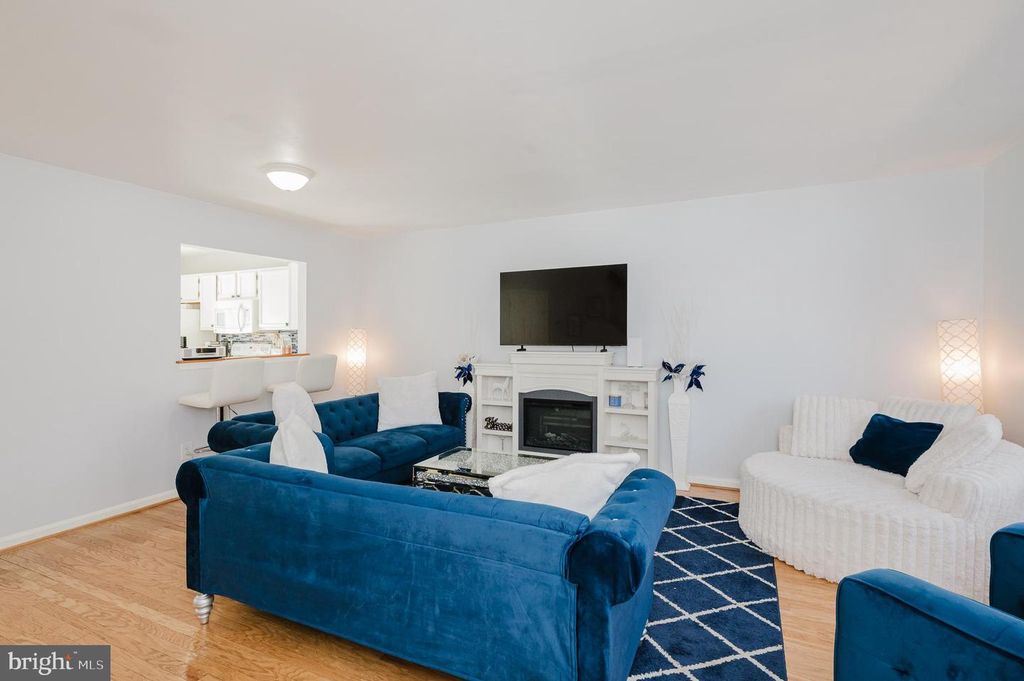 Image 7 of property listing at 304 SUNRAY CT, Abingdon, MD 21009