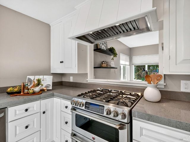 4894 Wagon Wheel Ln, Santa Rosa, CA 95409