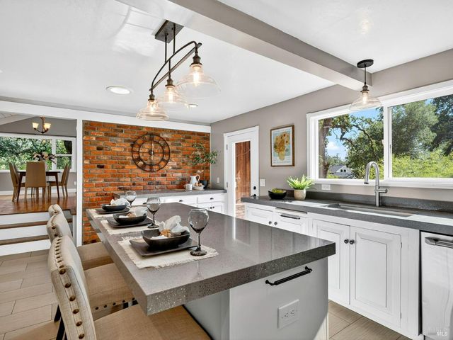 4894 Wagon Wheel Ln, Santa Rosa, CA 95409