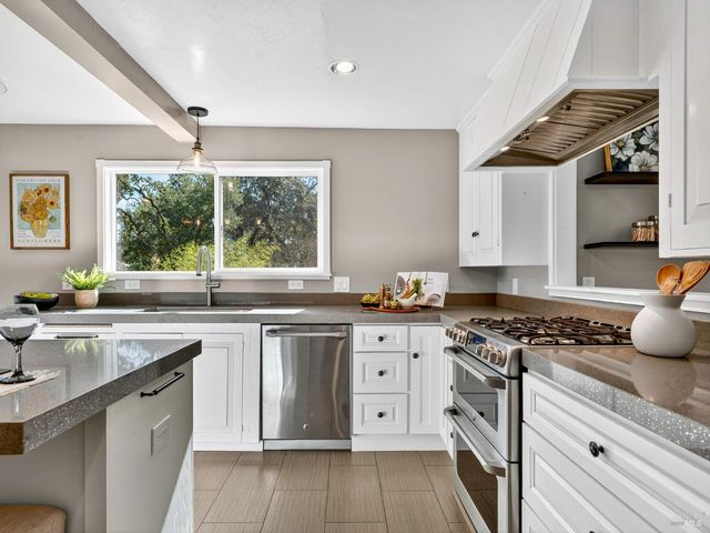 4894 Wagon Wheel Ln, Santa Rosa, CA 95409