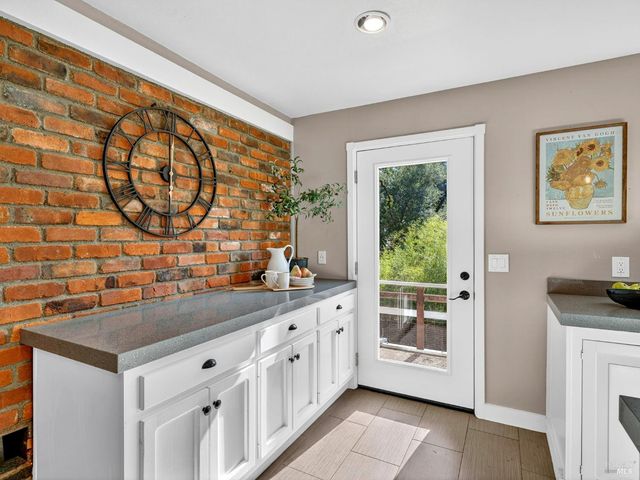 4894 Wagon Wheel Ln, Santa Rosa, CA 95409