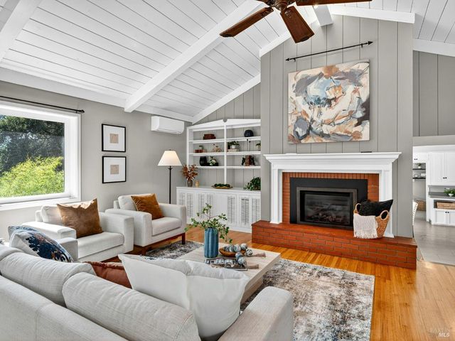 4894 Wagon Wheel Ln, Santa Rosa, CA 95409